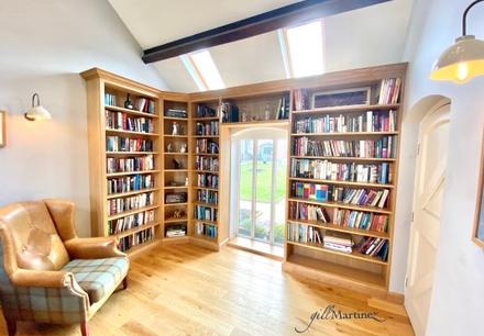 <p>Bespoke bookcases created by <strong><a href='http://www.gillmartinez.com'>Gill Martinez</a></strong></p>